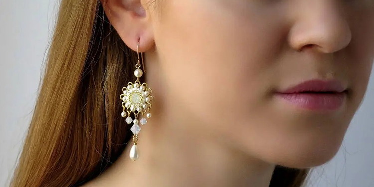 how to wear pearl earrings